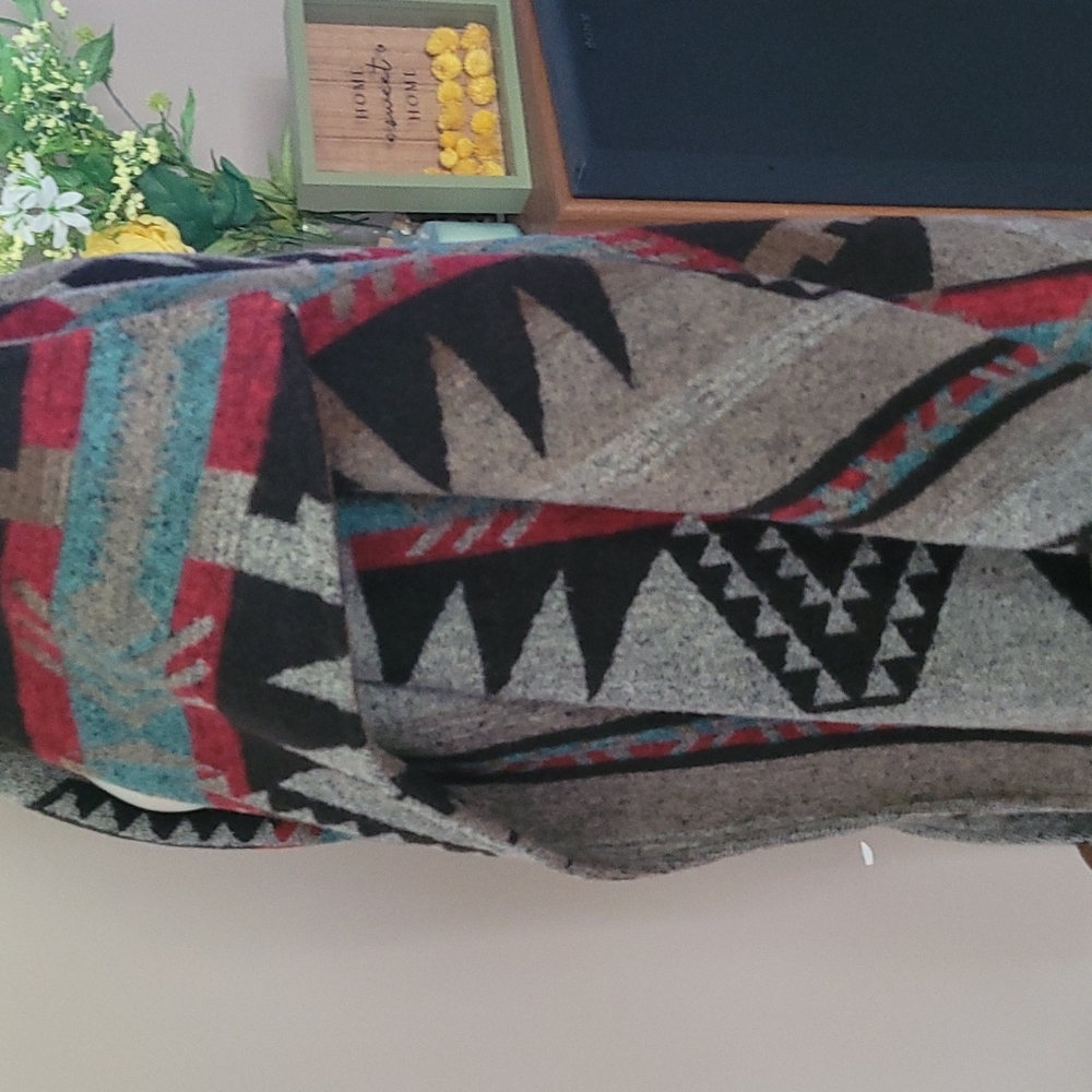 Aztec Print Coat Medium - Picture 8 of 12